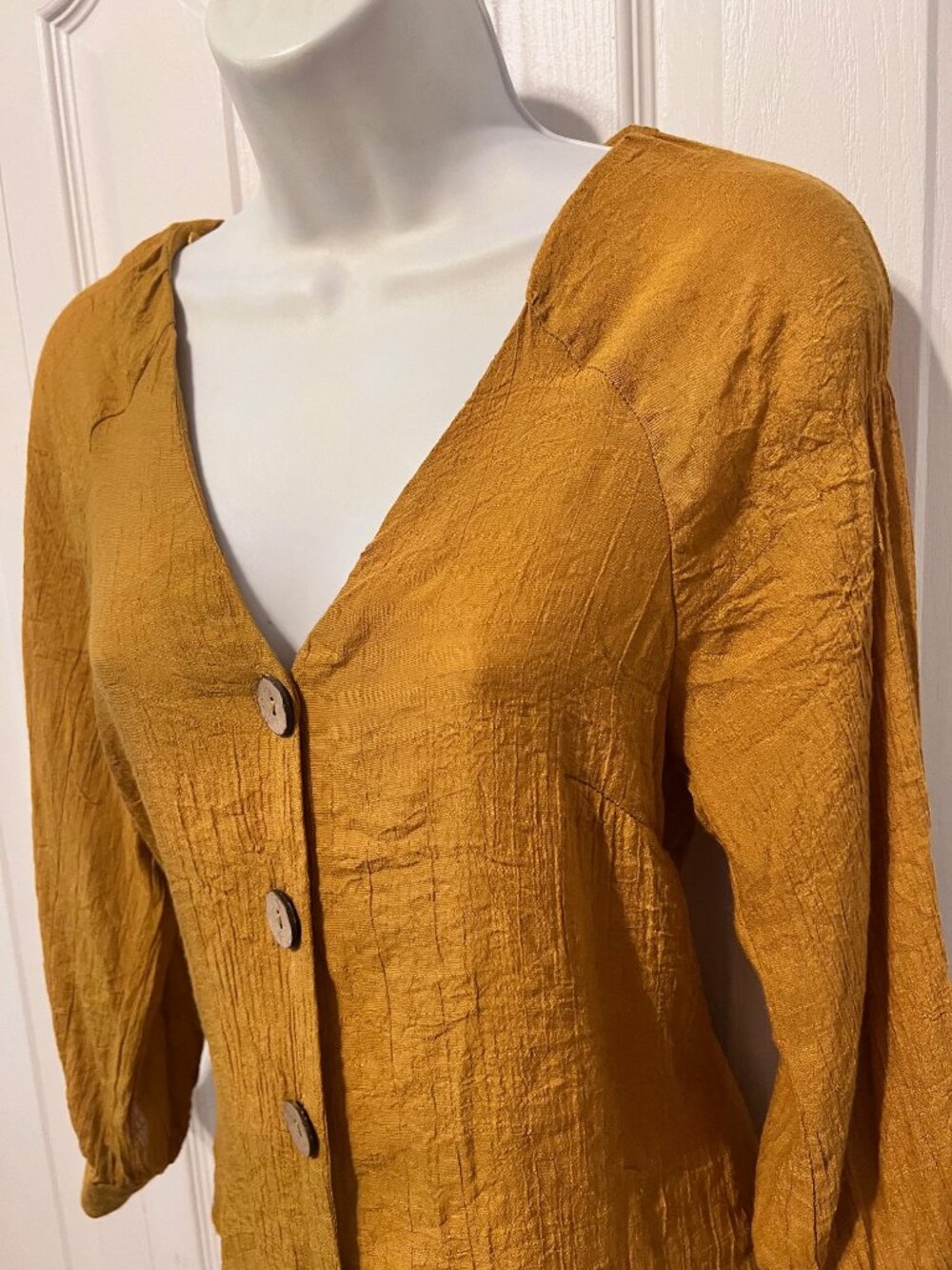OLM-Women's Gold Long Sleeve Button Up Blouse-Small-Lightweight-Stretch- - Picture 7 of 14